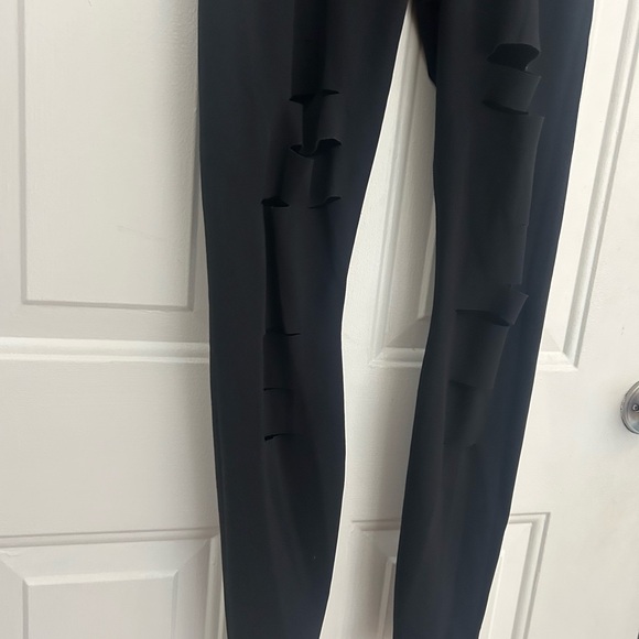 Alo Yoga • Black Ripped Warrior High Waisted Legging Sz Sm Activewear Gym Wear - Picture 9 of 14